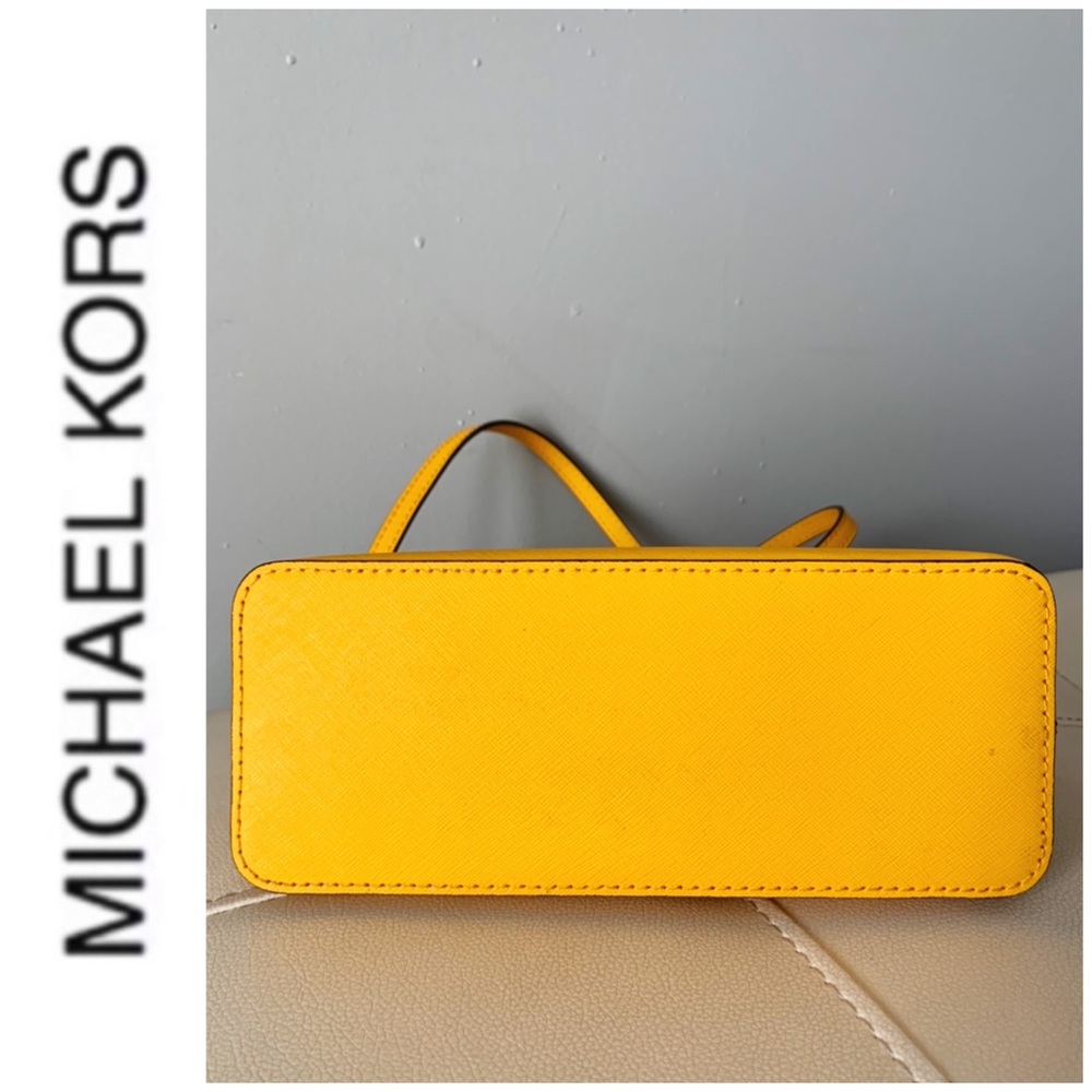 NWT authentic MK leather Cindy dome crossbody - Picture 4 of 6